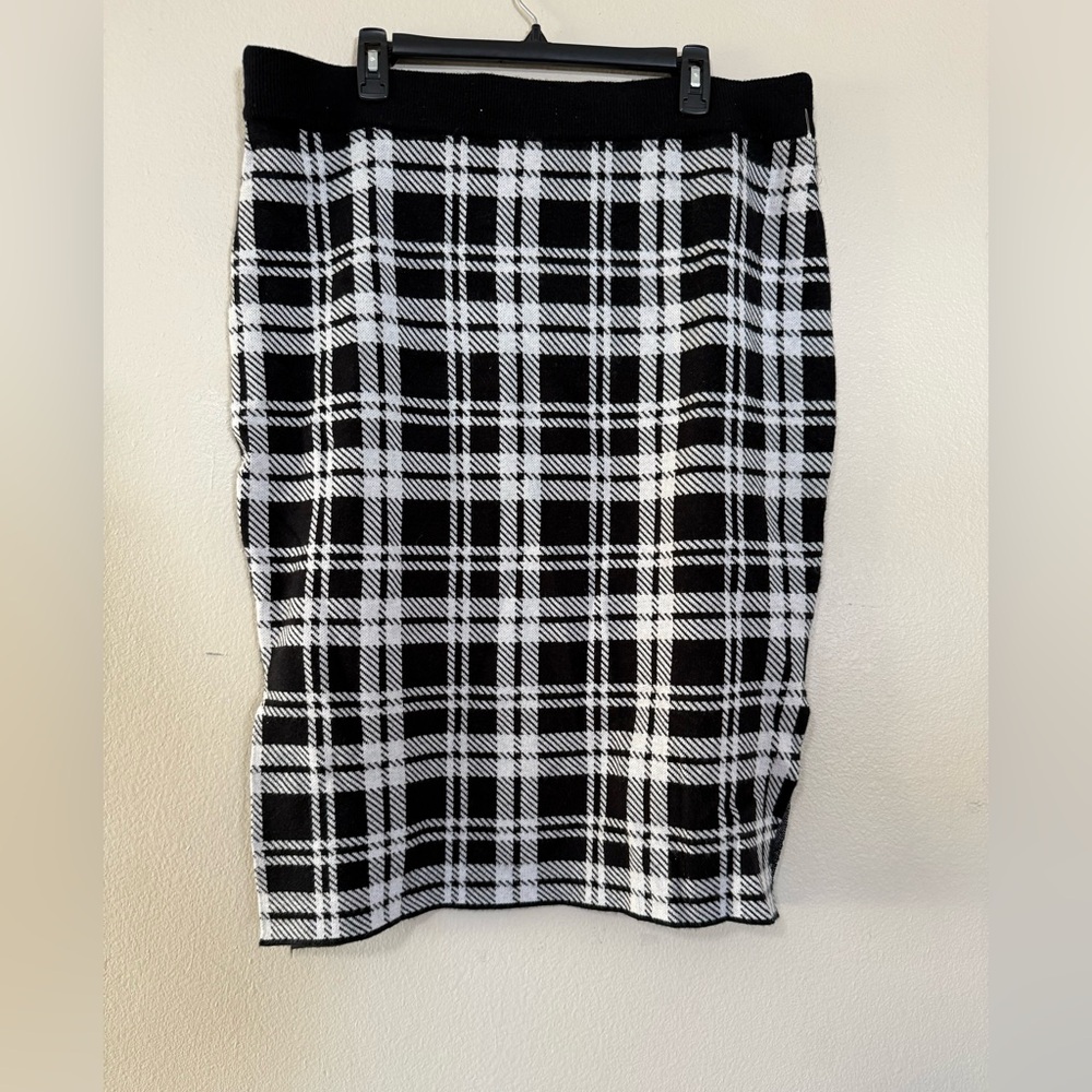 Torrid Black and White Checkered Pencil Skirt